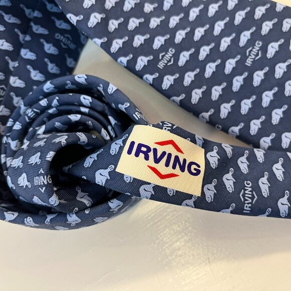 Vineyard Vines Custom Collection Irving Oil Blue Neck Tie - Excellent condition! - Picture 2 of 3